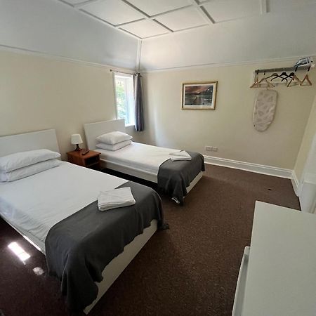 The Admirals Inn Guest House Μπράκνελ Εξωτερικό φωτογραφία