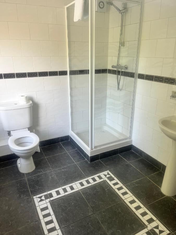 The Admirals Inn Guest House Μπράκνελ Εξωτερικό φωτογραφία