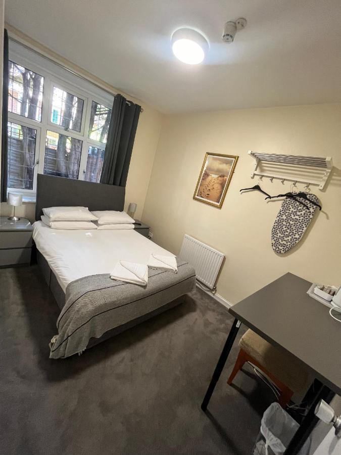 The Admirals Inn Guest House Μπράκνελ Εξωτερικό φωτογραφία