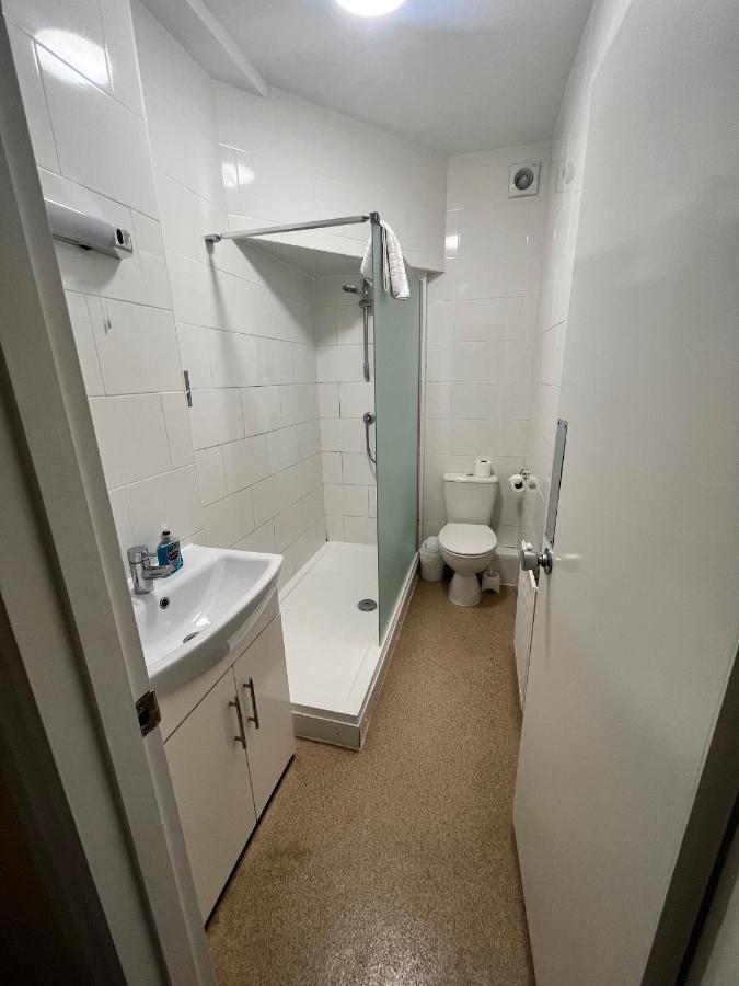 The Admirals Inn Guest House Μπράκνελ Εξωτερικό φωτογραφία