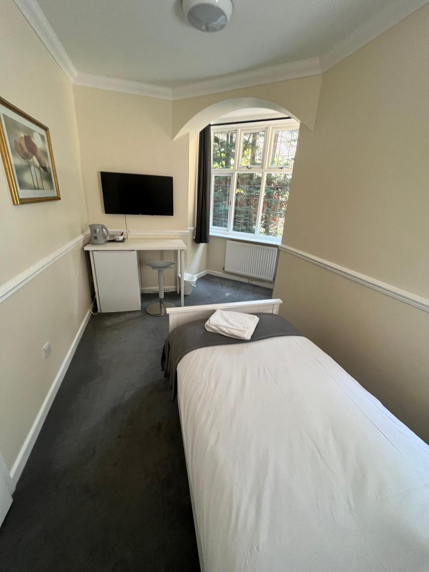 The Admirals Inn Guest House Μπράκνελ Εξωτερικό φωτογραφία