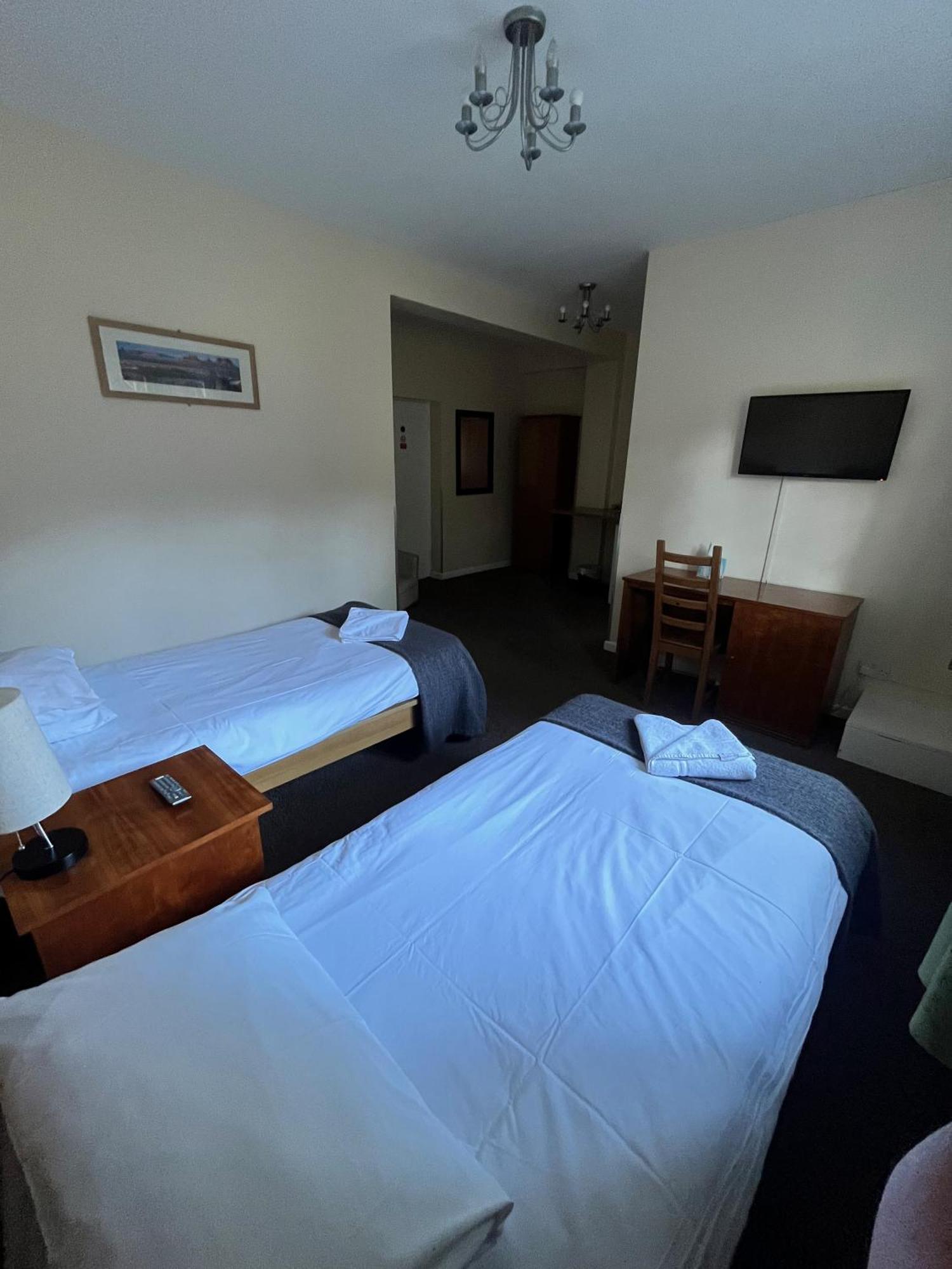 The Admirals Inn Guest House Μπράκνελ Εξωτερικό φωτογραφία