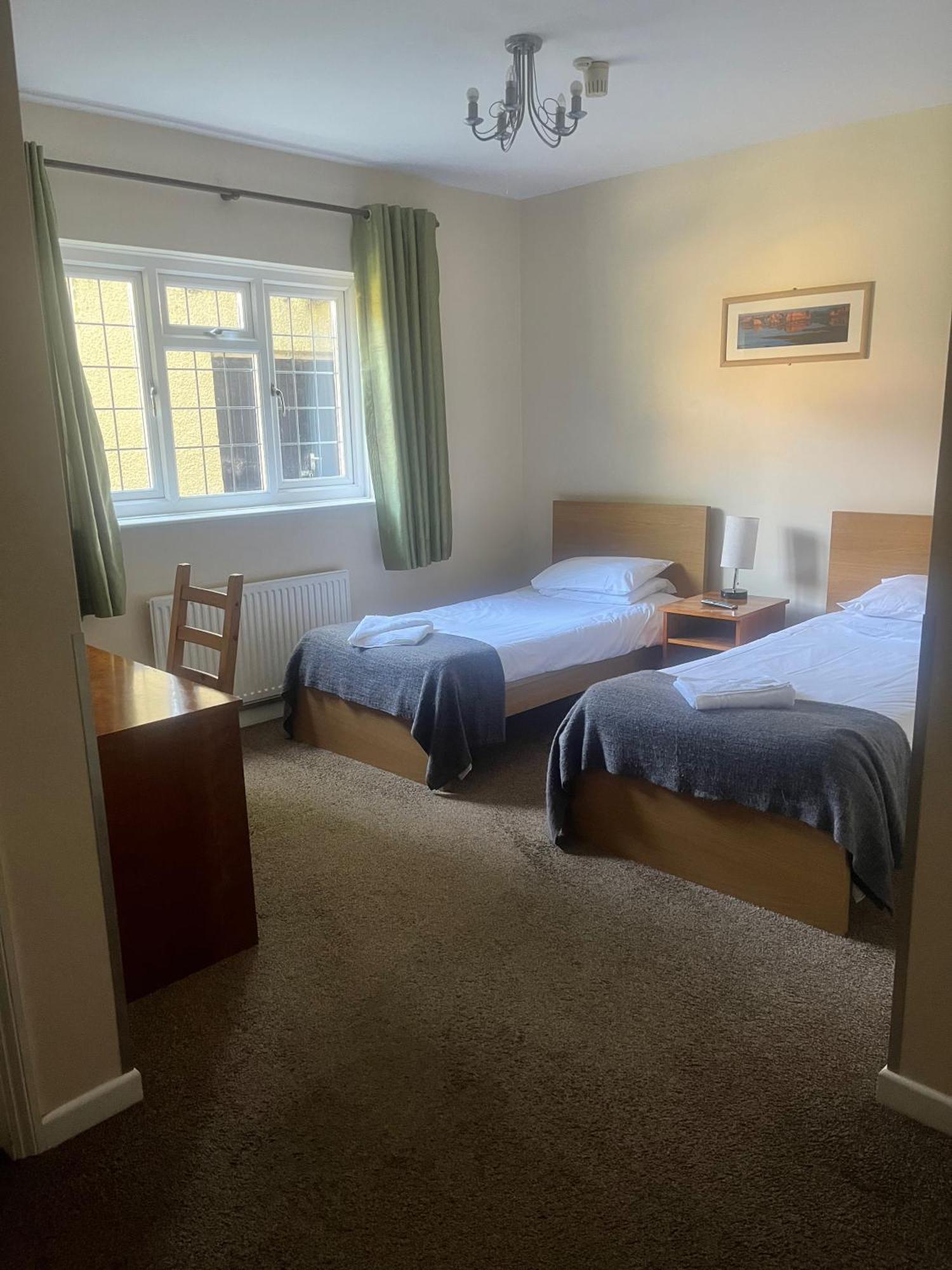 The Admirals Inn Guest House Μπράκνελ Εξωτερικό φωτογραφία