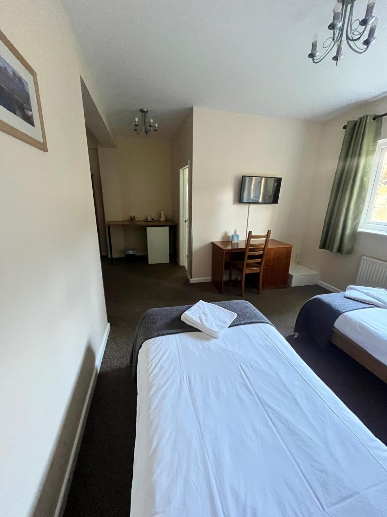 The Admirals Inn Guest House Μπράκνελ Εξωτερικό φωτογραφία